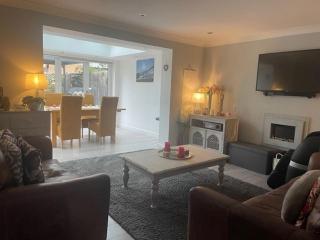 Camberley Retreat With Paws and Parking - Sandhurst - 5