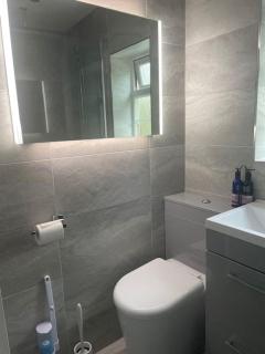 Camberley Retreat With Paws and Parking - Sandhurst - 2