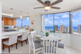 Hawaiian Monarch Penthouse 401 by Hawaii Ocean Club - Honolulu - 5
