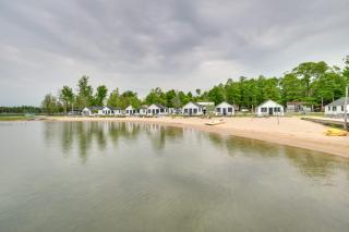 Cabin on Lake Huron in Les Cheneaux Islands! - Cedarville - 0