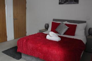 2 bedroom luxury Bristol City Centre apartment - 8