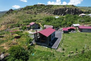 Guesthouse by the river - - 0