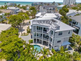 400ft to Beach, Ocean View, Pool, Rooftop, in the Siesta Key Village, 6-bdr - Siesta Key - 9