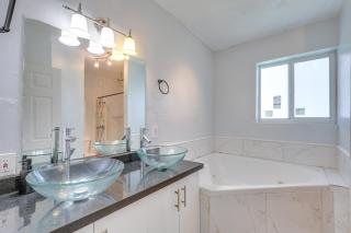 Close to Las Olas Beach and Airport Home with Yard! - 0