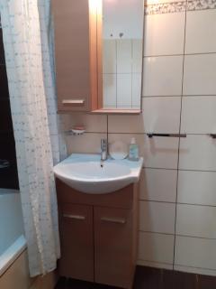 Two-Bedroom Apartment with a Big Balcony - Ofrinion - 2