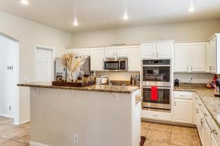 North Las Vegas Home with Hot Tub - 14 Mi to Strip! - Las Vegas - 5