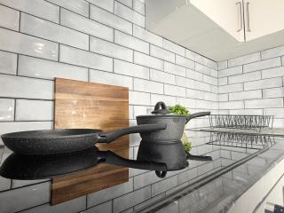 'The Snug Luxe' - A Modern Cosy Luxury 2 - Bed Apartment with Park Views - Free Parking - Northampton - 5