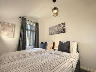 'The Snug Luxe' - A Modern Cosy Luxury 2 - Bed Apartment with Park Views - Free Parking - Northampton - 8