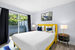 Walk To Coral Gables | SLEEP 8| Free BEACH Package - 7