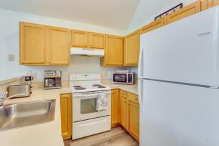 Golf and Hike Home with Resort Perks in Hedgesville - Hedgesville - 1