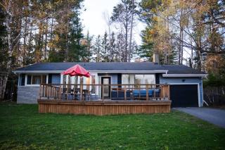 Santa's Village Muskoka Retreat - Waterfront Kayaks Hot Tub - Bracebridge - 0