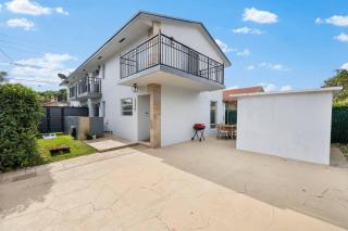 Walk To Coral Gables | SLEEP 8| Free BEACH Package - Miami - 3