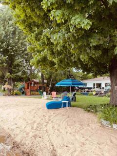 Bee's Luxury BeachHouse - Hot tub Sauna Playground & Game room - Kawartha Lakes - 0