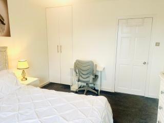 Spacious Room in Glasgow West End - Bearsden - 9