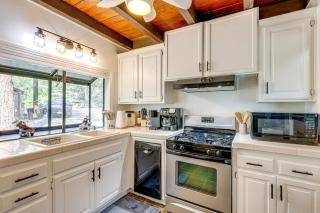 Between Big Bear and Lake Arrowhead - Cabin with View! - Running Springs - 3