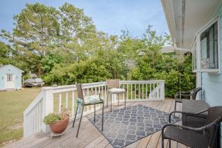 Cottage Breeze by Oak Island Accommodations - 2