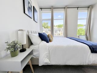 Amazing Rooftop View in heart of Seattle - Townhome with WiFi, AC - 1