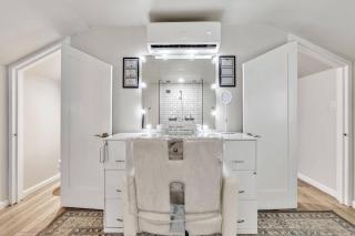 Romantic Getaway Hideout | Soak, Sip, and Relax - McQueeney - 7