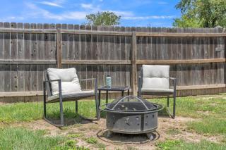 Romantic Getaway Hideout | Soak, Sip, and Relax - McQueeney - 6