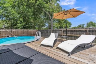 Romantic Getaway Hideout | Soak, Sip, and Relax - McQueeney - 3