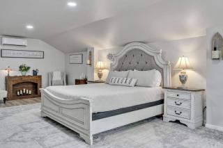 Romantic Getaway Hideout | Soak, Sip, and Relax - McQueeney - 2