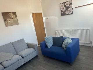 Cosy 4 Bedroom Walsall House - Free WiFi & Parking - Bescot - 5