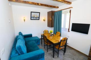 Guesthouse by the river - - 8