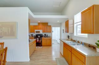 23 Mi to Glacier Natl Park Mtn-View Gem with Patio - Columbia Falls - 3