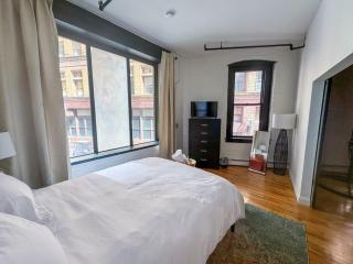 Open-concept 2br Loft In The Heart Of Back Bay - Boston - 2