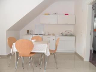 Ferienwohnung mit Terrasse im Erdgeschoss für drei Personen - b48713 - 1