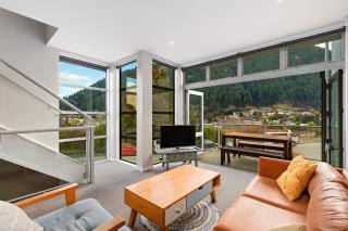 At Home on Hallenstein, entire 3 bedroom townhouse - Queenstown - 8
