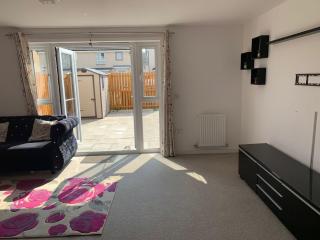 3 bedrooms house near airport with supermarket and public transport - Edimburgo - 0