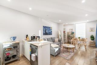 Stylish Comfort 1BR Apt w free P - 3