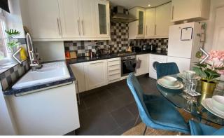 Flamingo Short Lets Greenleys - Wolverton - 7