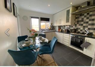 Flamingo Short Lets Greenleys - Wolverton - 5