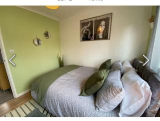 Flamingo Short Lets Greenleys - Wolverton - 3