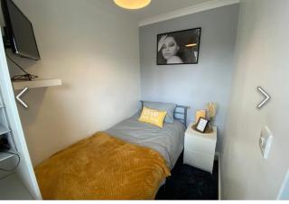 Flamingo Short Lets Greenleys - Wolverton - 1