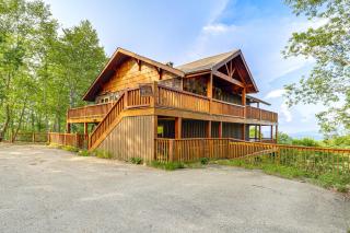 Beech Mountain Home with Game Room and Mountain Views! - Beech Mountain - 0