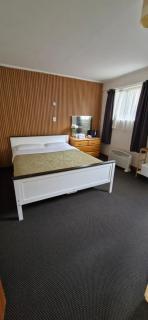 Hillcrest Term-Downstairs Room - 0