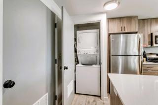 Convenient 2BR Apt with Parking Near Downtown SLC - Salt Lake City - 0