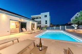 Holiday house with a swimming pool Privlaka, Zadar - 24747 - Privlaka - 4