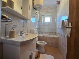 Apartments with parking space Palit, Rab - 24756 - 2