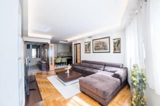 Skenderija Skyline Luxury- 2BR Apartment with Garage and Balcony - Saraievo - 9