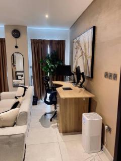 10 mins drive from the Airport - Accra - 5