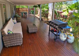 Clifton Beach Family Retreat with Pool - Clifton Beach - 4