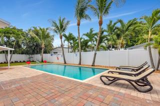 Barefoot in Lantana Paradise - 6