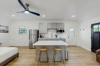 Hilltop Getaway - Fredericksburg - 4