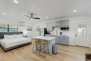 Hilltop Getaway - Fredericksburg - 3