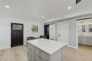 Hilltop Getaway - Fredericksburg - 2