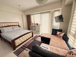 Lovely Unit with Balcony and Pool View I Across NAIA Terminal 3 Airport - Manila - 0